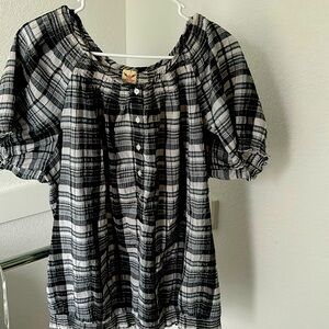 I am selling a Faded glory shirt. It is a size 2x (18w-20w).